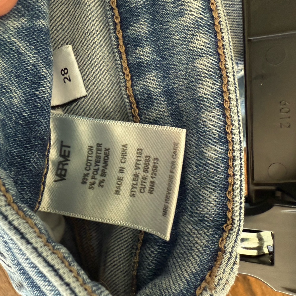 Classic Light Blue Cropped Jeans - Picture 3 of 3